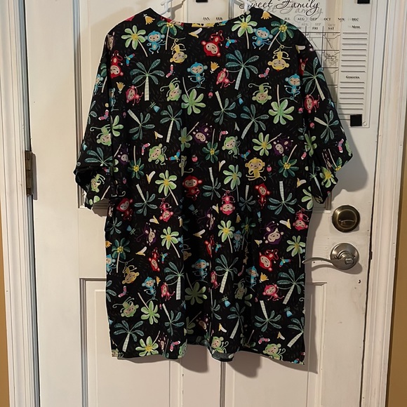 Monkey scrub top 🙉 - Picture 5 of 5